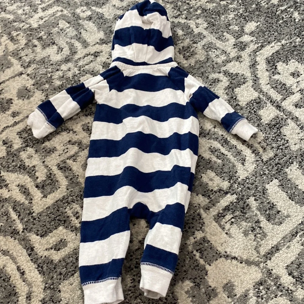 Gap bundle of 2 onesie outfits